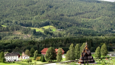 Heddal stavkyrkje og prestebustad