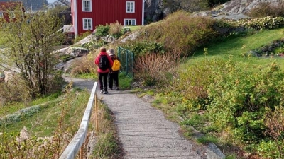 Sommerhilsen fra en av gåturene til Holt Bygdekvinnelag som holder til i Agder. Foto: Holt Bygdekvinnelag 