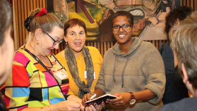 Amal Aden var en populær gjest på bygdekvinnelagets inspirasjonsseminar. Mye tyder på at hun kan møtes på flere fylkes- og lokallagsmøter framover. Foto: Helle Cecilie Berger.