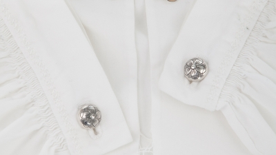 Detaljer fra Østfoldbunaden Løkendrakten. Foto: Østfold Bygdekvinnelag.