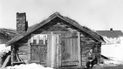 Det er mye mathygge i vente, når du først er kommet frem til hytta. Foto: Finnmark fylkesbibliotek.
