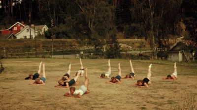 Kurs i husmortrim anno 1959. Fra Landsnemnda for Husmorgymnastikks instruktörkurs på Ringerrikes Folkehögsskole.