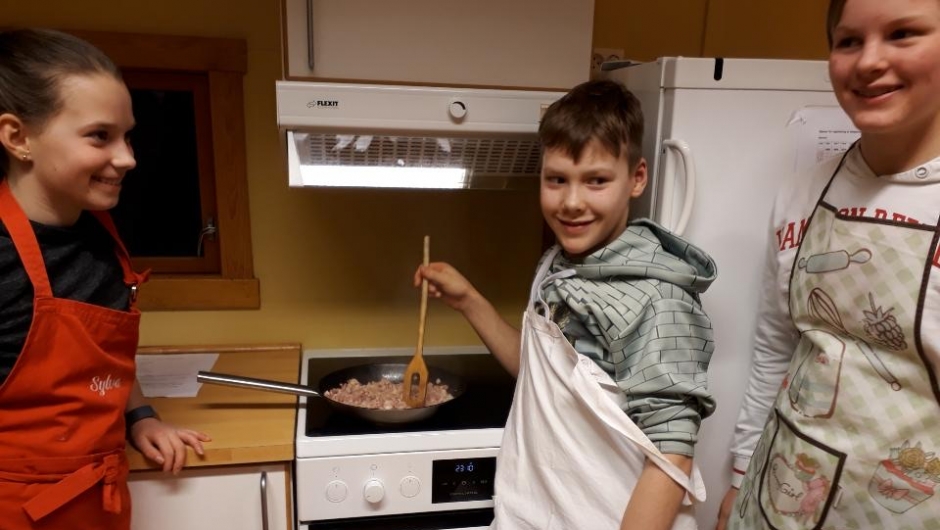 Martin steker bacon, noe som hører til Martin steker bacon, noe som hører til