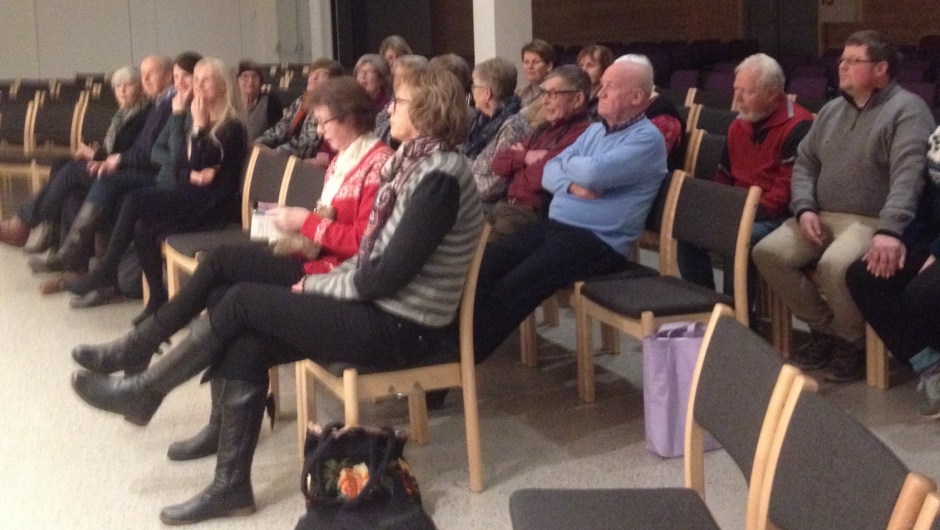 Vi lytter til redegjørelse om kirken og dens tilblivelse. Vi lytter til redegjørelse om kirken og dens tilblivelse.