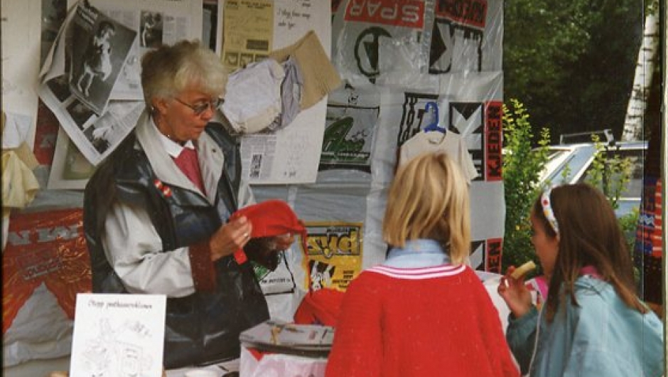 Ellen-Marie Rønningen forteller til et lydhørt publikum Ellen-Marie Rønningen forteller til et lydhørt publikum