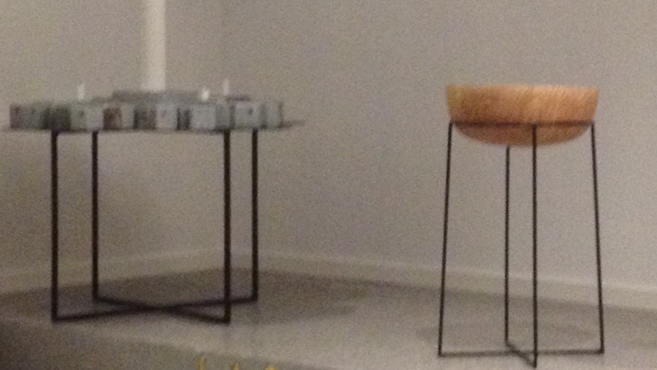 Døpefont. Det er lys i stenene som kan tennes og plasseres foran alteret. Døpefont. Det er lys i stenene som kan tennes og plasseres foran alteret.