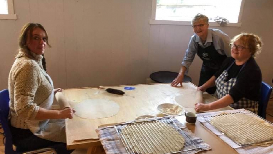 Kursdeltakeren lager runde fine leiver.