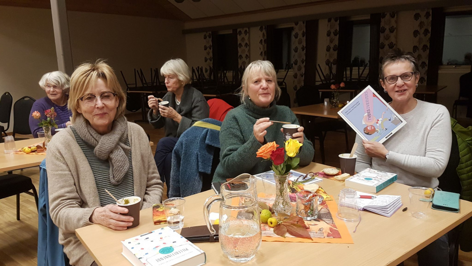 Deilig hjemmelaget suppe ble servert Deilig hjemmelaget suppe ble servert