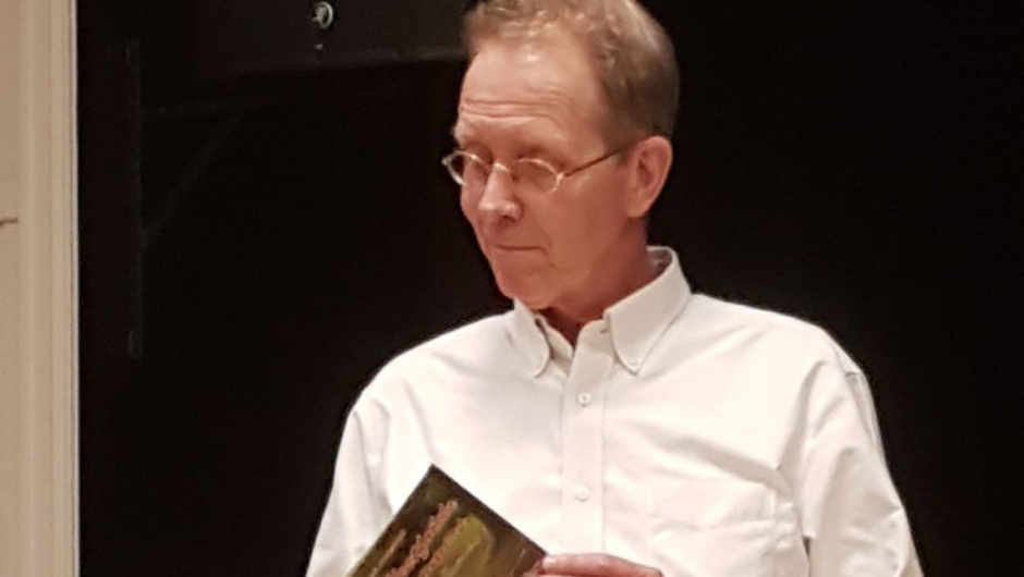 Niels fikk boka Fra Vestfolds Spiskammers som en hilsen fra Hillestad bygdekvinnelag Niels fikk boka Fra Vestfolds Spiskammers som en hilsen fra Hillestad bygdekvinnelag