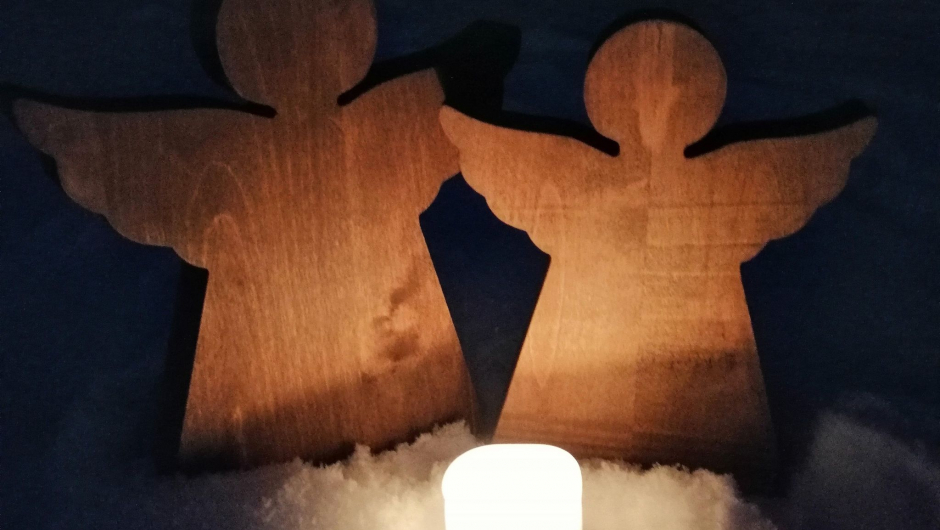 Engler og lys i snø foto Christine S. Eriksrud Engler i snø foto Christine Eriksrud