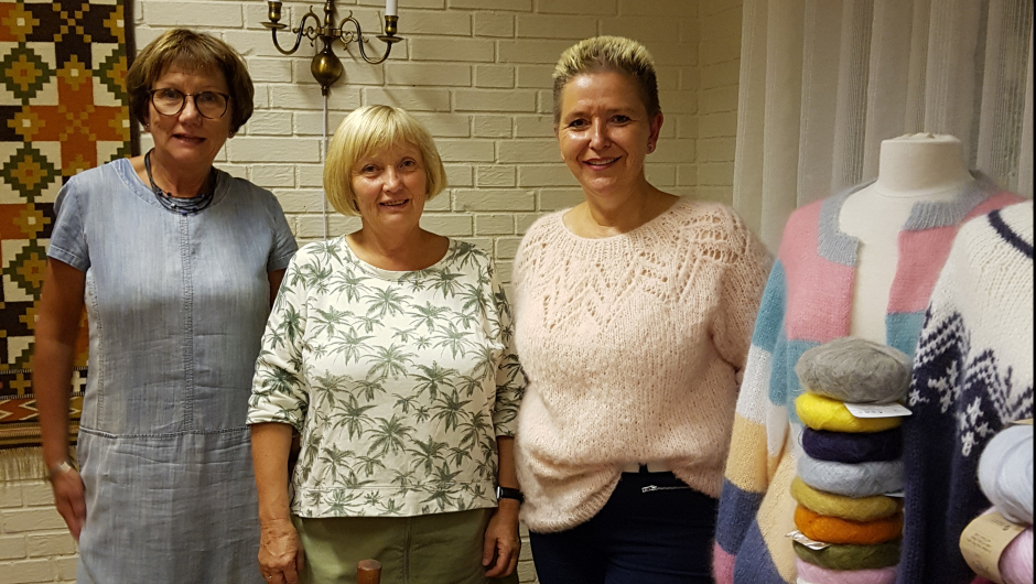 Hilde og grete fra RBK styre poserer her med Ellen karine Johannessen fra Nøstetrøst AS