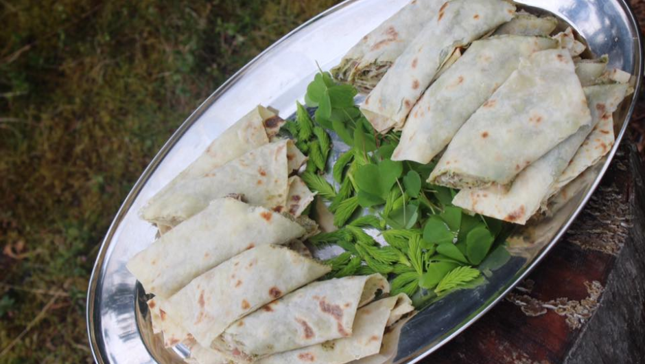 Lefser med skogsyrepesto eller granskuddpesto,philadelfiaost og skinke Lefser med skogsyrepesto eller granskuddpesto,philadelfiaost og skinke