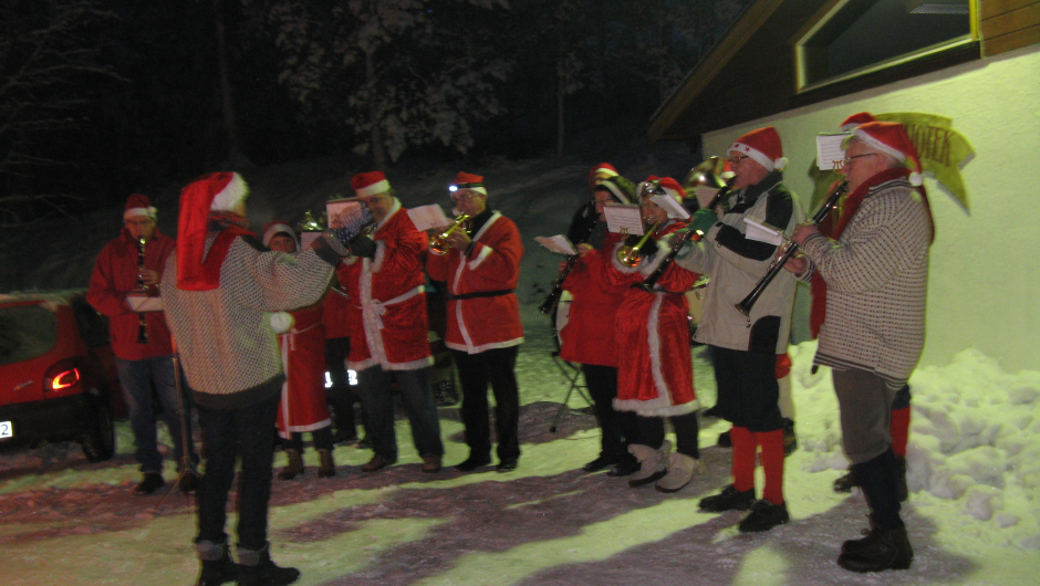 Hillestad Promenadeorkester holdt teperaturen oppe