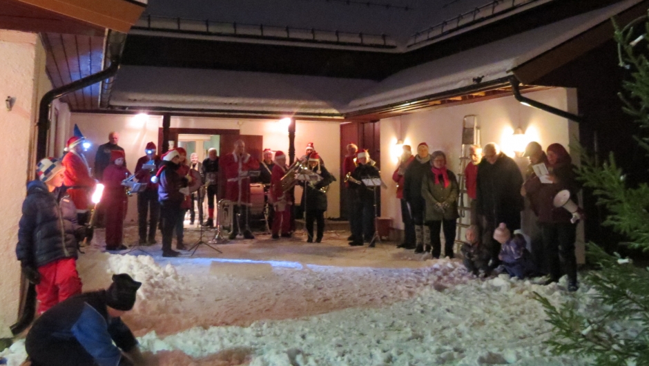 Og Promenadeorkesteret underholdt