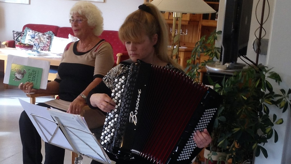 Astrid og Marianne - primus motor for Syng med oss ! Astrid og Marianne - primus motor for Syng med oss !