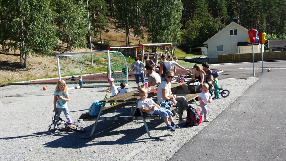 Full aktivitet på skuleplassen! Full aktivitet på skuleplassen!
