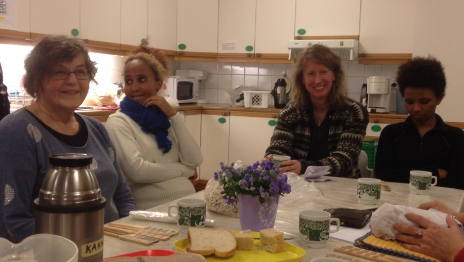 Mat og prat saman med flyktningkonsulent og to nye landsmenn Mat og prat saman med flyktningkonsulent og to nye landsmenn.