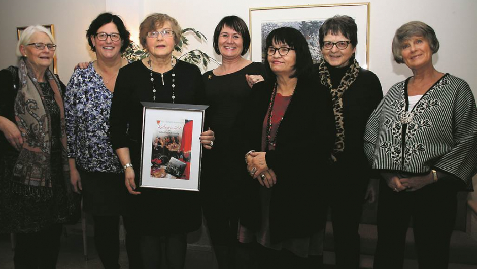 Flotte representantar for Valldal Bygdekvinnelag som tek imot kulturprisen 2015. Flotte representantar for Valldal Bygdekvinnelag som tek imot kulturprisen 2015.