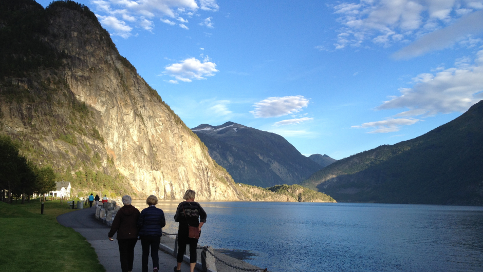 Utsikt mot Syltefjellet og innover mot Fjørå og Tafjord Utsikt mot Syltefjellet og innover mot Fjørå og Tafjord