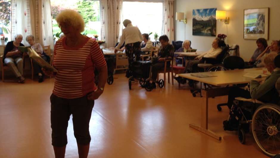 Syng, syng, syng og vær glad ! Syng, syng, syng og vær glad !