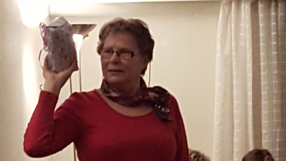 Mens leder sørger for at gevinstene kommer til riktig vinner