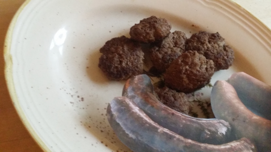 Grisepølse og kaker