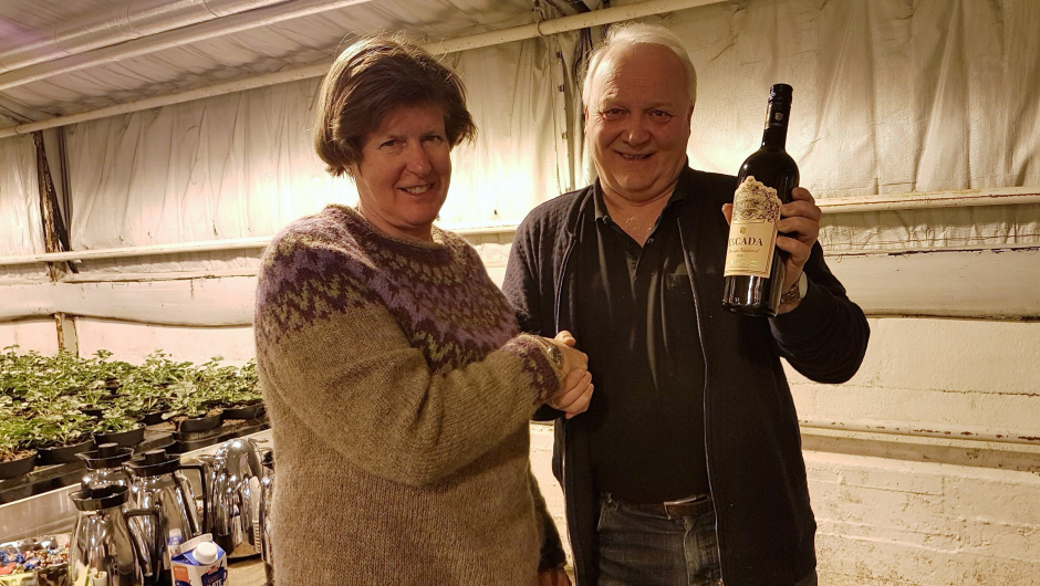 Leder Wenche Torsøe takker Geir for morsom og lærerik staudeforedrag Leder Wenche Torsøe takker Geir for morsom og lærerik staudeforedrag