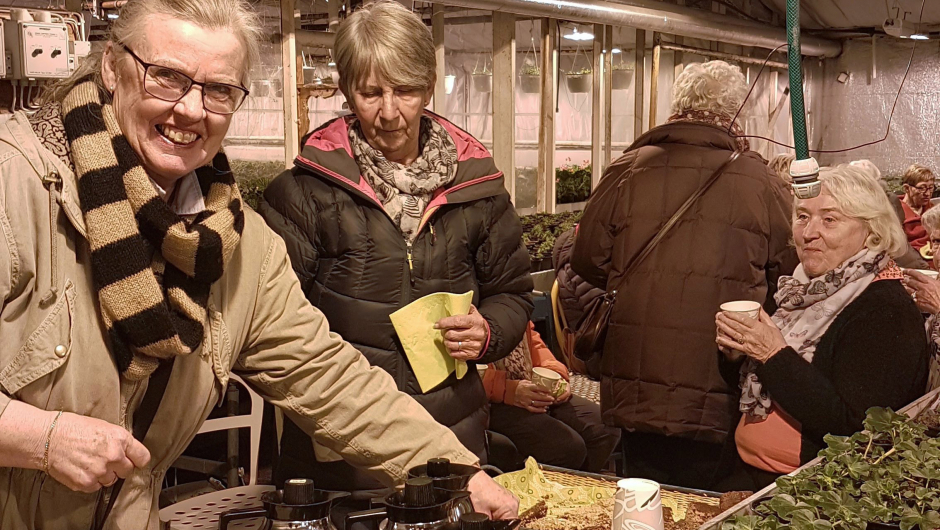 Deilig kaker ble servert fra kaffegjengen Deilig kaker ble servert fra kaffegjengen