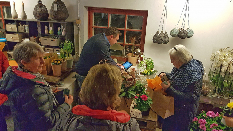 Kø for å få betalt. Kø for å få betalt.