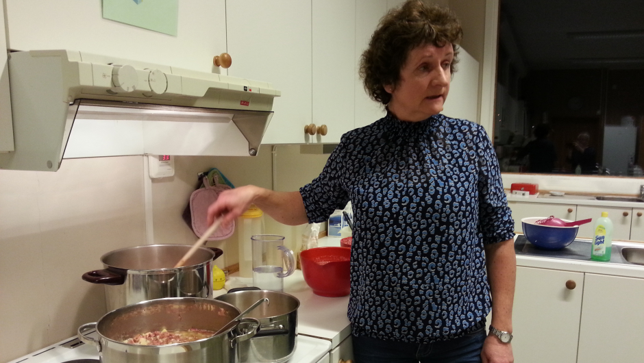 Liv Spilde fortel om supanesoppa foto: Aud-Marit Liv Spilde fortel om supanesoppa foto: Aud-Marit