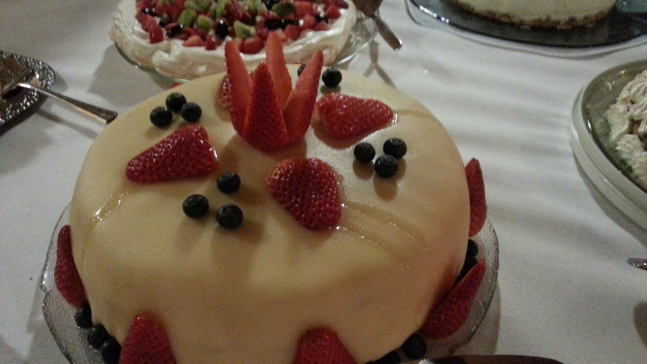 mykje god mat og drikke stod på menyen mykje god mat og drikke stod på menyen