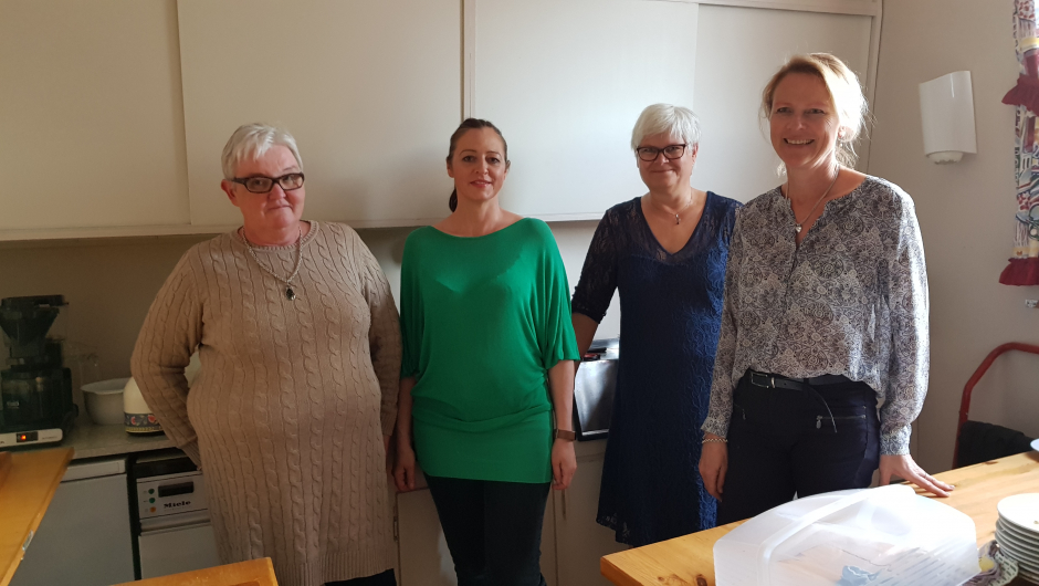 Ingen fest uten dyktige damer på kjøkkenet, fra v. Gerd S. Utklev, Mette Utklev, Torild Sønsthagen og Kirsten Landsverk.