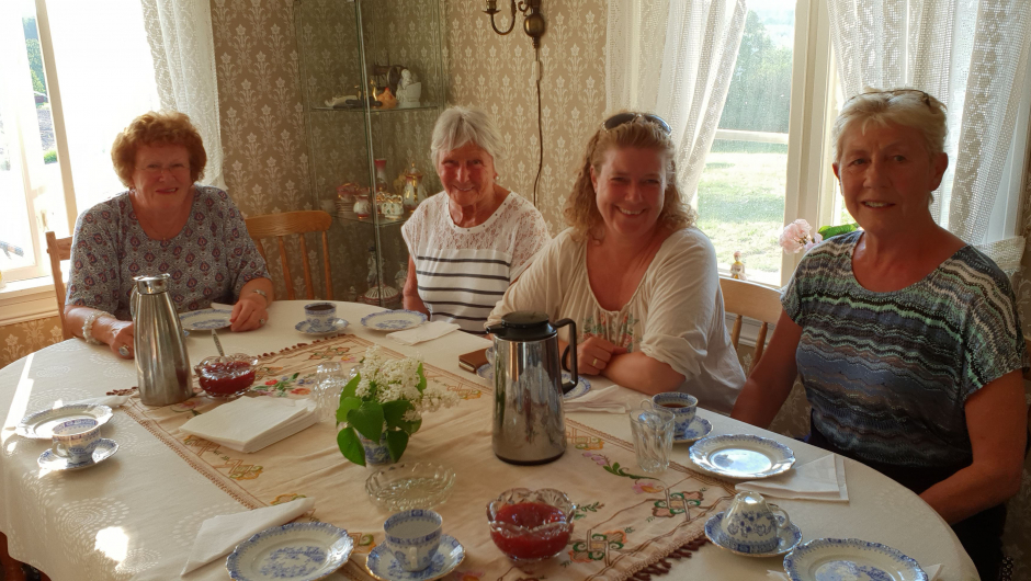 Flere muntre damer på Nicolinehuset Flere muntre damer på Nicolinehuset