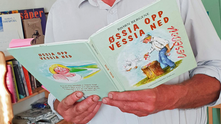 Øssia opp og Vessia ned, en av bøkene med muntre historier Øssia opp og Vessia ned, en av bøkene med muntre historier