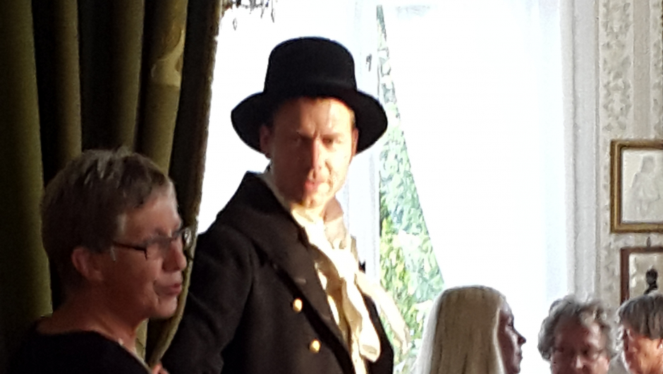 Presentasjon av Smaalenenes mannsbunad