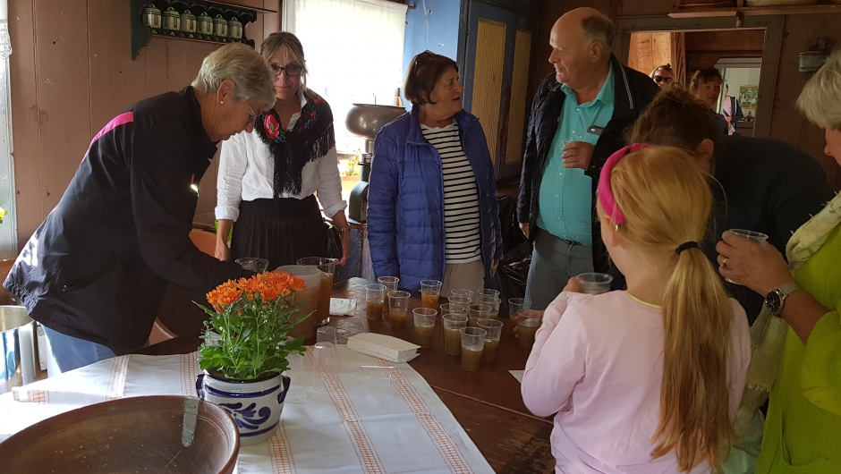 Suppe og hyggelig prat. Suppeservering