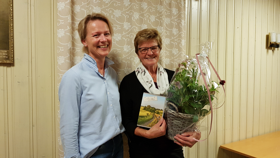 Kirsten Landsverk takket Elsa Ødegaard for jobben som leder gjennom 7 år.