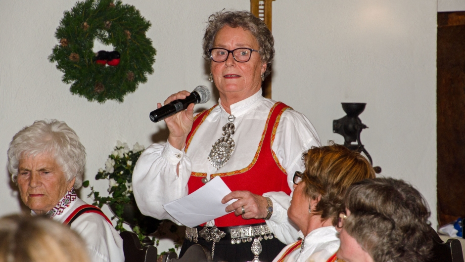 Torill Holland holder en velkomst tale Torill Holland holder en velkomst tale