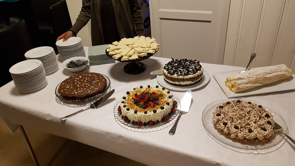 Kakebord. foto: Linda M. Gusland. Kakebord. foto: Linda M. Gusland.