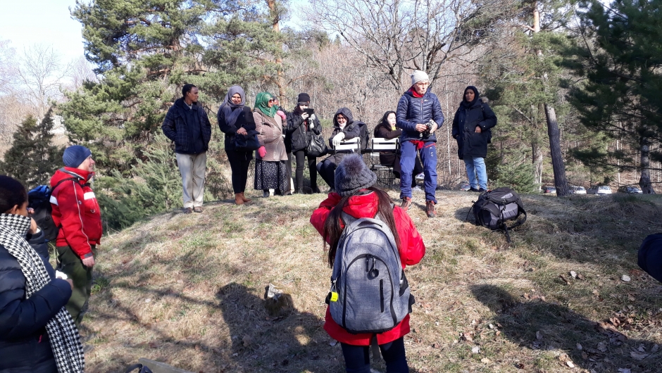Randi forteller om gravhaugene