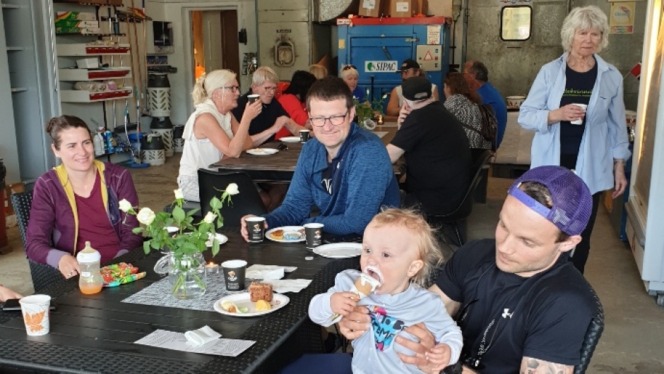 Kaffe og kaker i verkstedet etterpå Kaffe og kaker i verkstedet etterpå