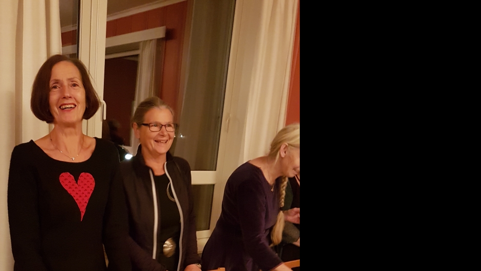 Marit og Vigdis klare til mat!