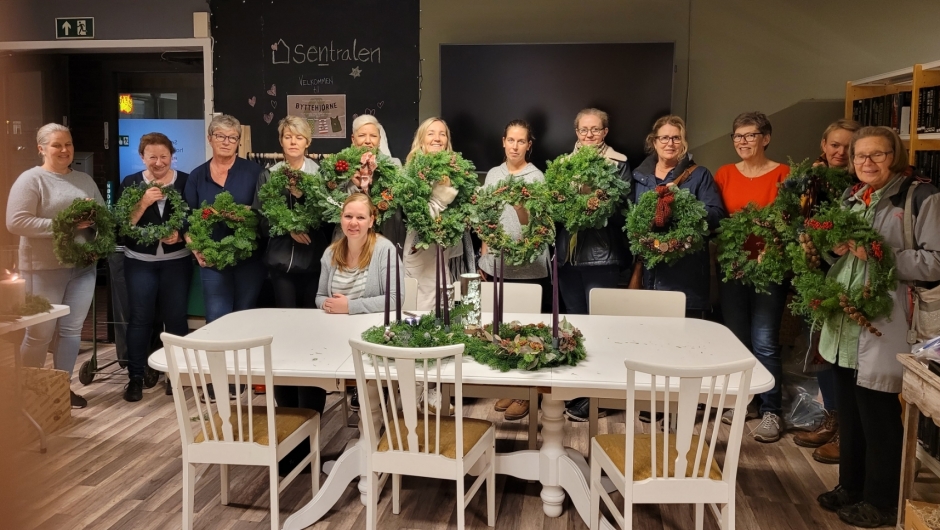 13 deltagere på adventkrans kurs