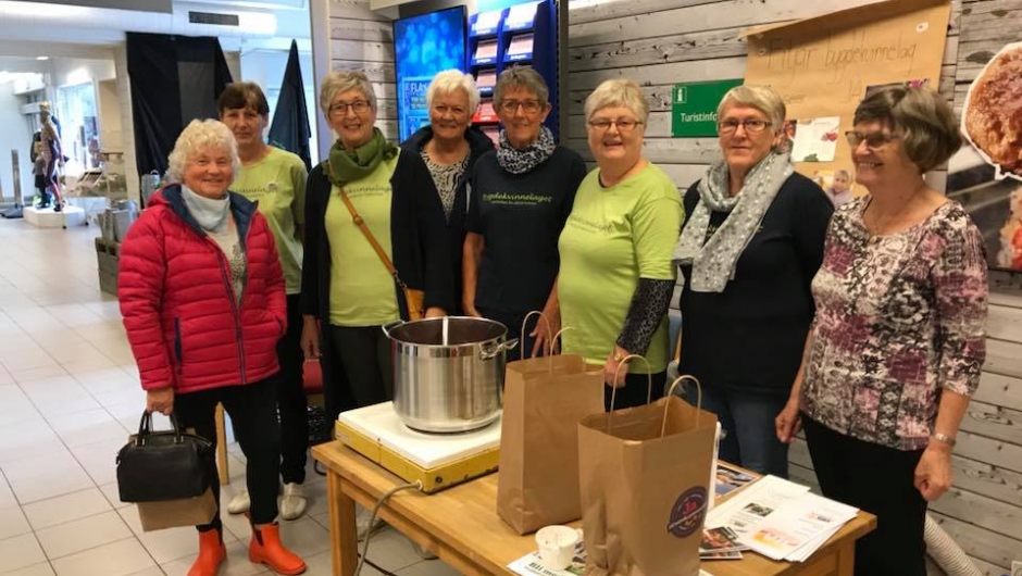 Fin gjeng med Bygdekvinner frå Fitjar Bygdekvinnelag Bilde er teke av Wenche Tislevoll.