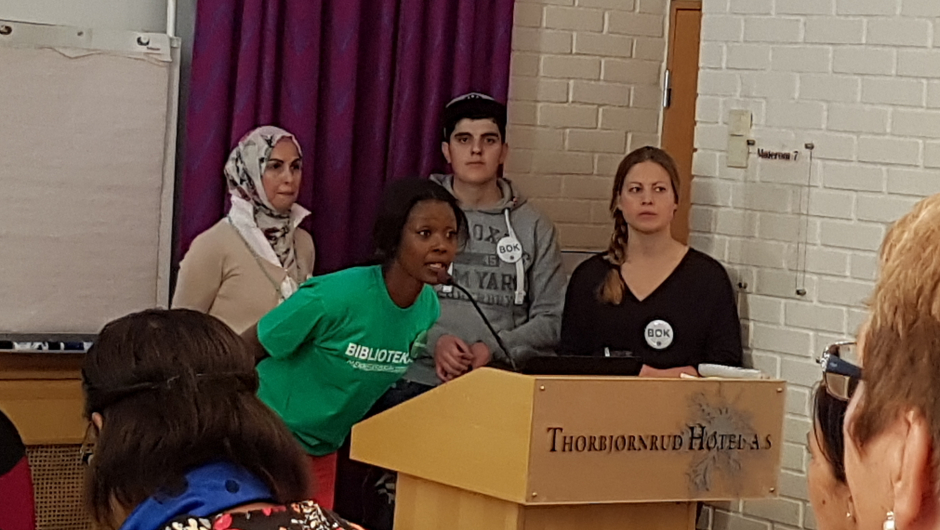 "Bibliotekar" Camilla Peace Sundvoll med 3 fantastiske "Bøker" fra "Menneskebiblioteket".