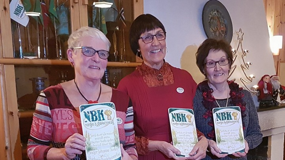 Utdeling av hustavle med nål