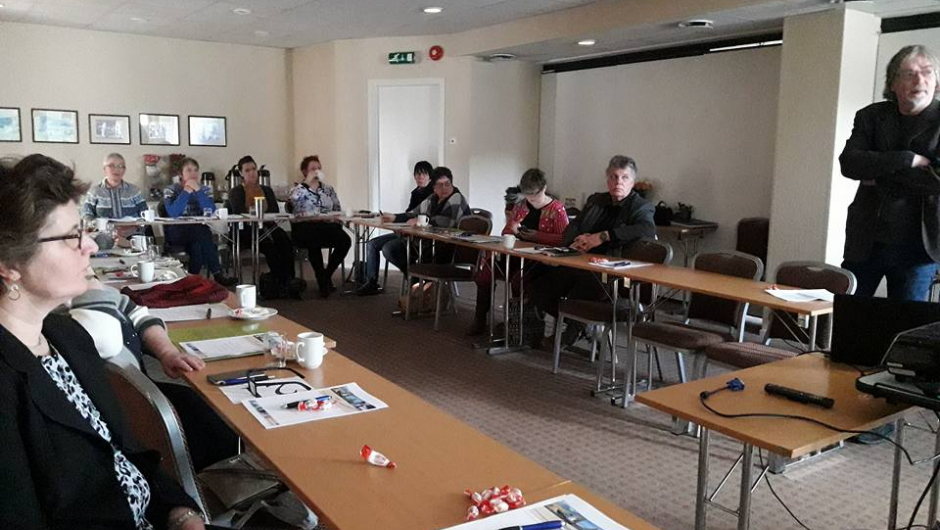 Børge Strandskog holder foredrag om Anna i Makkvatnet. Foto: Kristin Green Johnsen