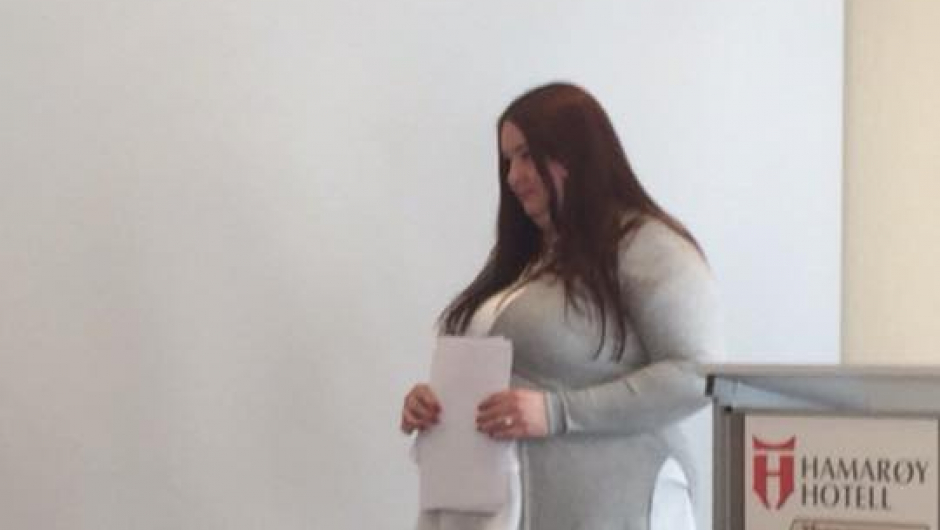 Leder Lise Øvernes holder tale til årsmøtet. Foto: Gro Elisabeth Hoseth