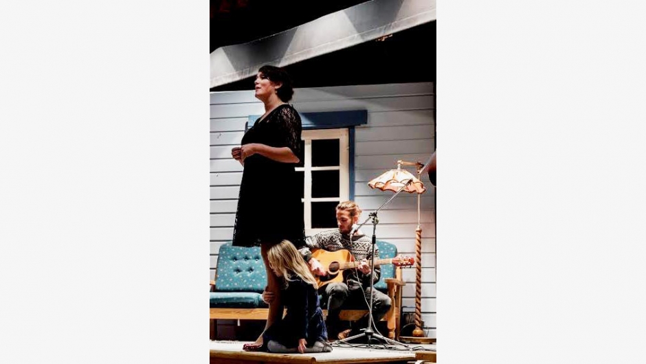 Solveig leser og synger Solveig leser og synger