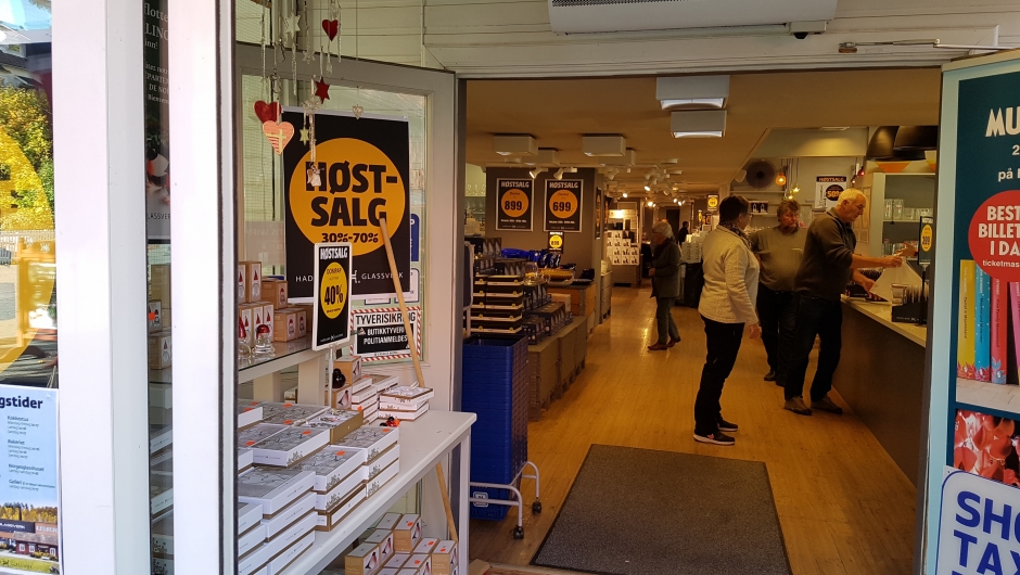 Fabrikkutsalget på Hadeland Glassverk.